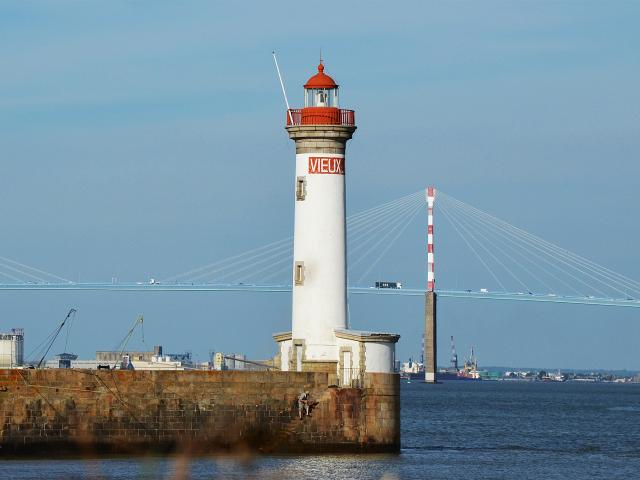 phare-pont-grues.jpg