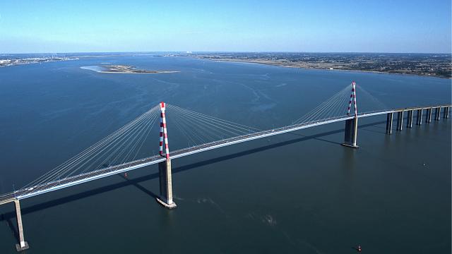 pont-aerien-bleu-dm.jpg