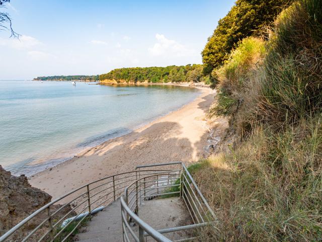 Plage à Saint-Nazaire le long du chemin côtier