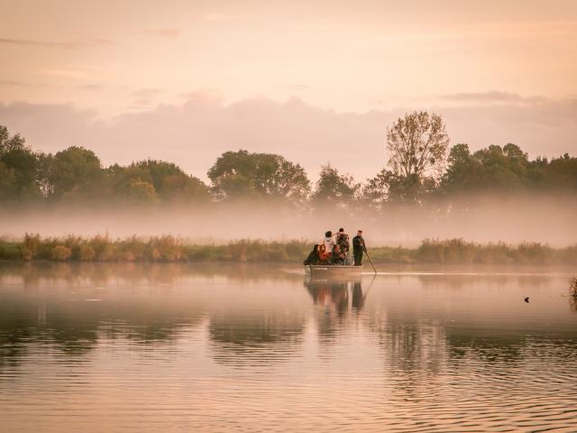 Balade en chaland dans le parc naturel régional de Brière depuis l'ïle de fédrun au lever du jour avec les instagramers nantais.