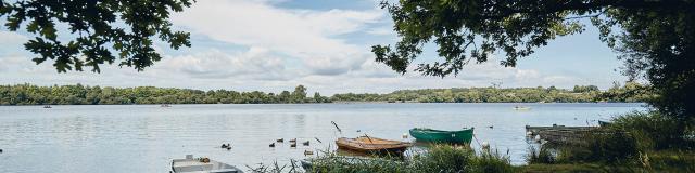 Des canoës sur l'étang du Bois Joalland