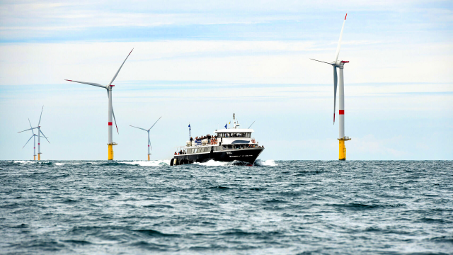 Bateau Iroko à l'occasion d'une croisière découverte du parc Eolien de Saint-Nazaire