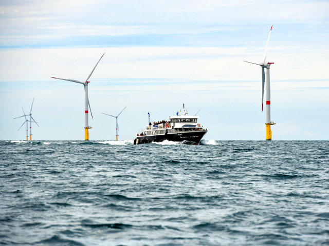 Bateau Iroko à l'occasion d'une croisière découverte du parc Eolien de Saint-Nazaire