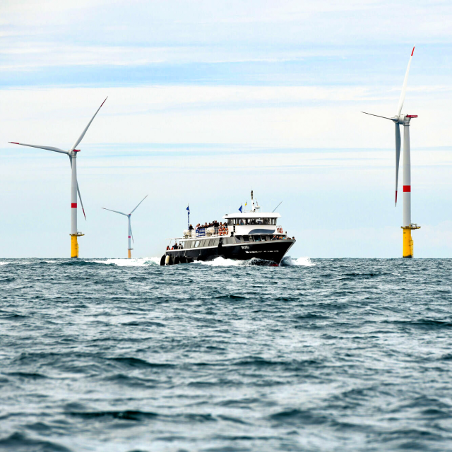 Bateau Iroko à l'occasion d'une croisière découverte du parc Eolien de Saint-Nazaire